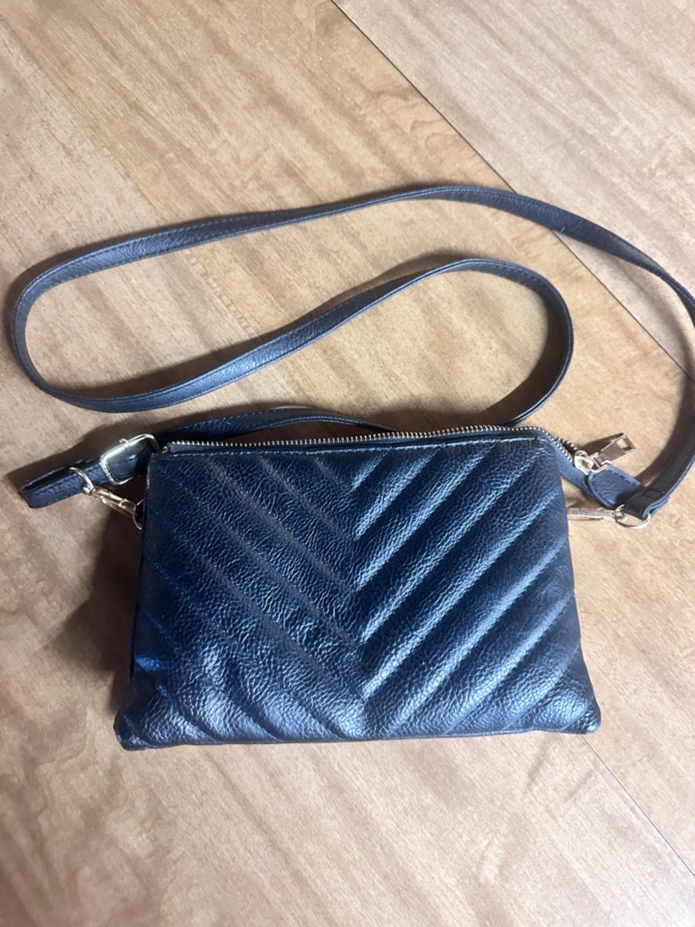 Quilted Chevron Crossbody Bag black